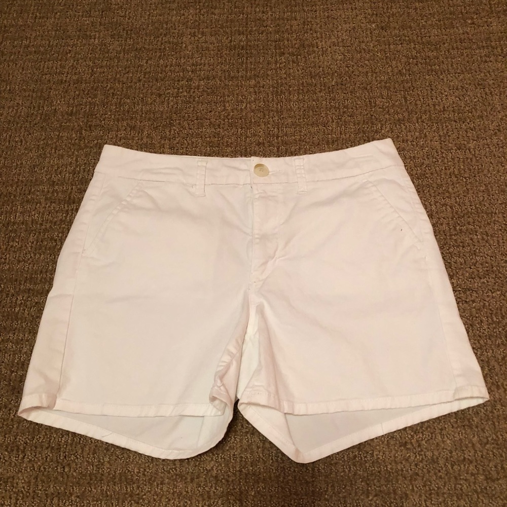 White American Eagle shorts